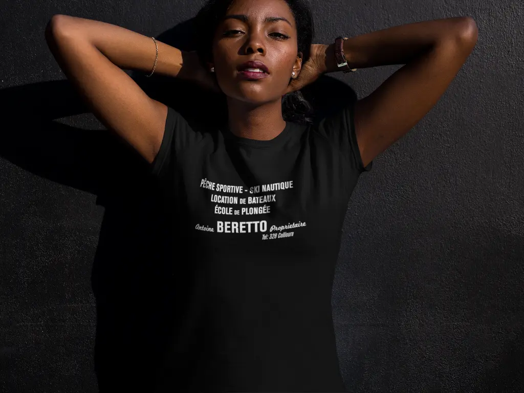 Antoine Beretto young-black-girl-looking-to-the-camera-while-wearing-a-tshirt-mockup-a16070-copie.webp