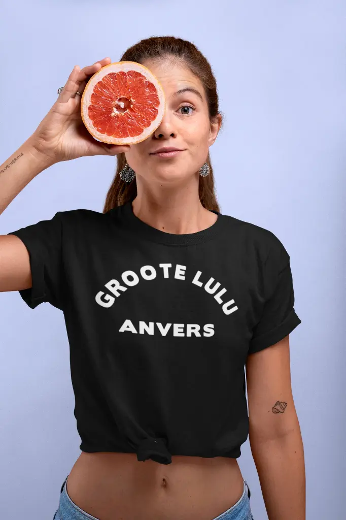 knotted-tee-mockup-of-a-woman-covering-half-of-her-face-with-a-grapefruit-27091-copie.webp